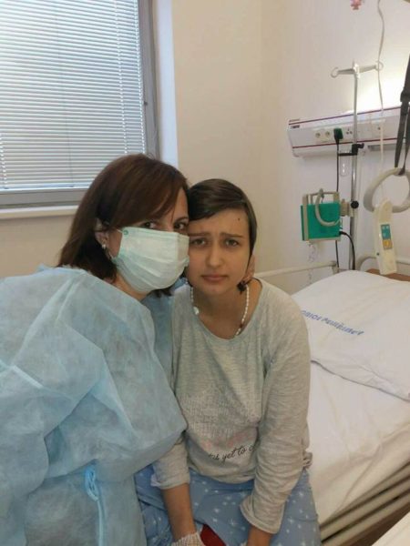 “Її життя має ціну. Дуже високу ціну”. Онкохворій франківці знову потрібна допомога (РЕКВІЗИТИ)