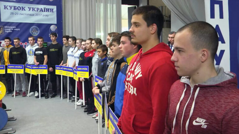 У Коломиї змагаються пауерліфтери зі всієї України (ВІДЕО)