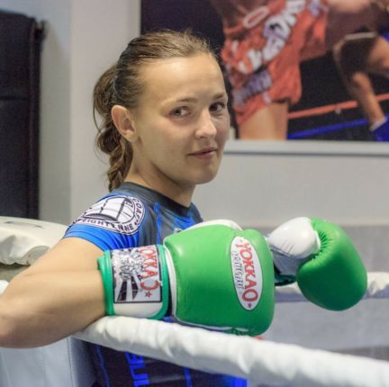 Франківська патрульна перемогла екс-чемпіонку світу на кубку з тайського боксу (ВІДЕО)