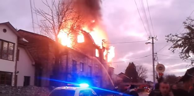 У Калуші гасили пожежу в житловому будинку (ВІДЕО)