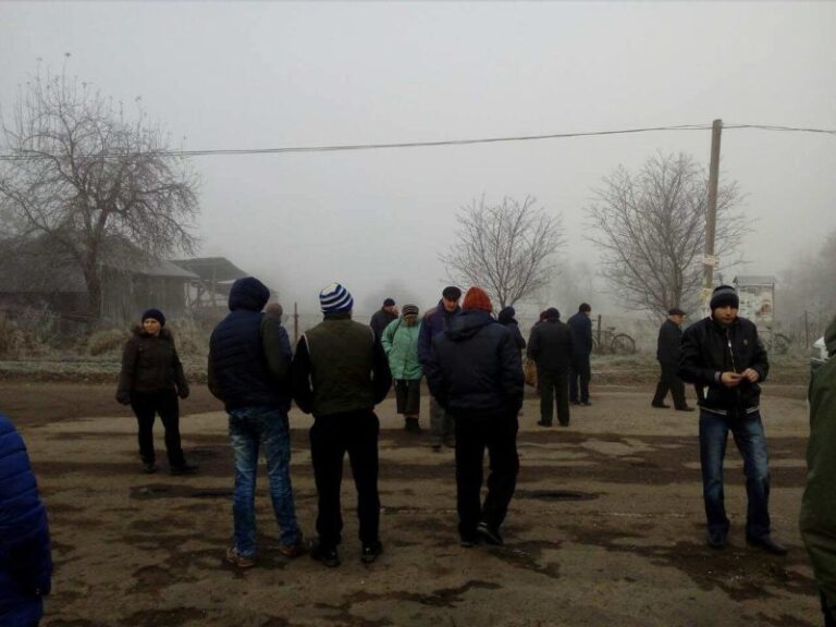 На Калущині люди знову перекрили дорогу