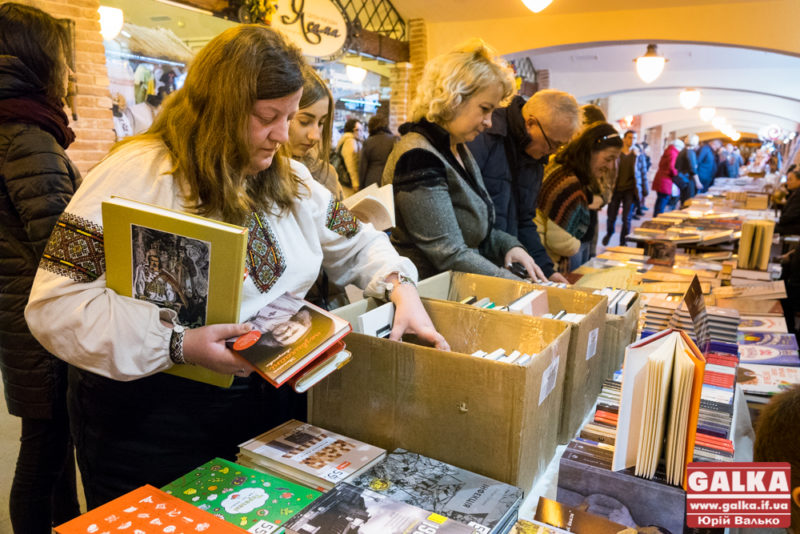 У Франківську відкрився фестиваль “Сторінками української книги” (ФОТО)