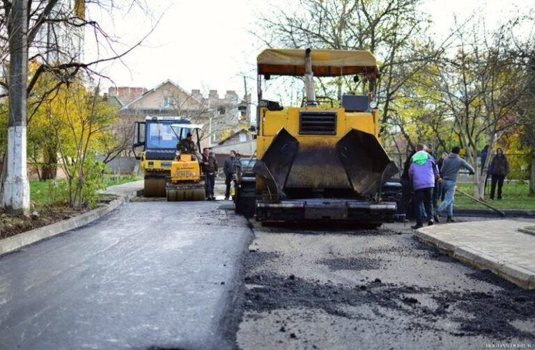 На Вовчинецькій завершується благоустрій ще одного двору (ФОТО)