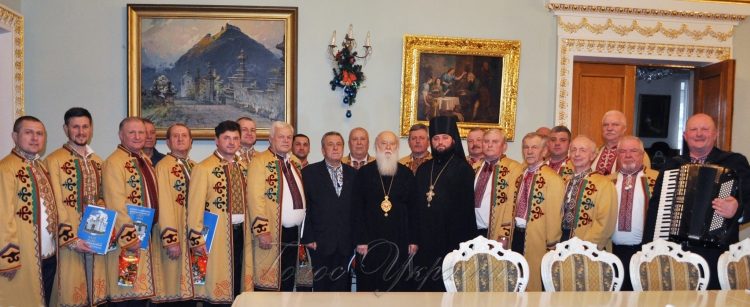 Для патріарха Філарета колядував хор з Франківщини