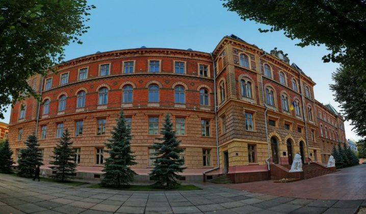Чиновникам Чернівецької ОДА роздали інструкції поведінки у Facebook (ДОКУМЕНТ)