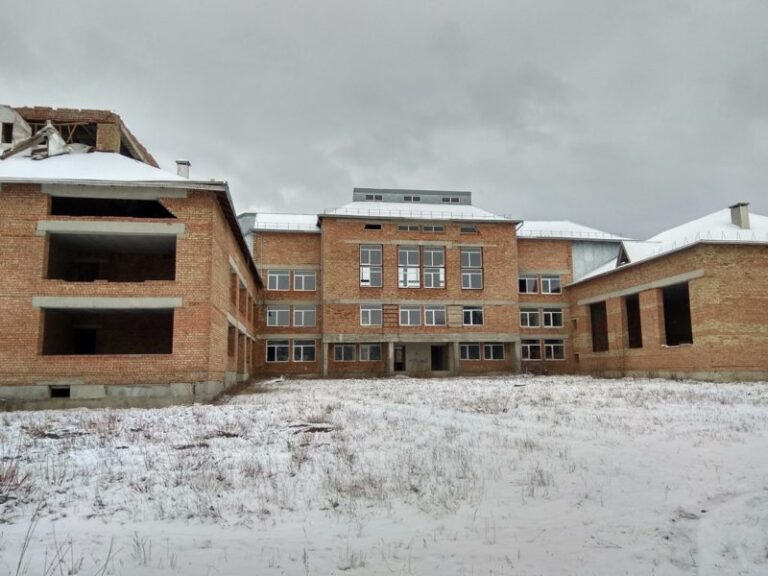 У Старому Косові будують школу
