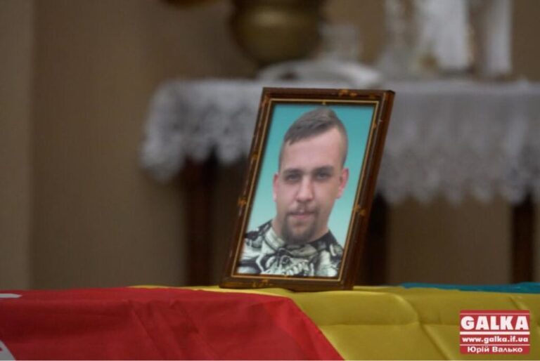 У Франківську попрощалися з молодим загиблим атовцем (ФОТО)