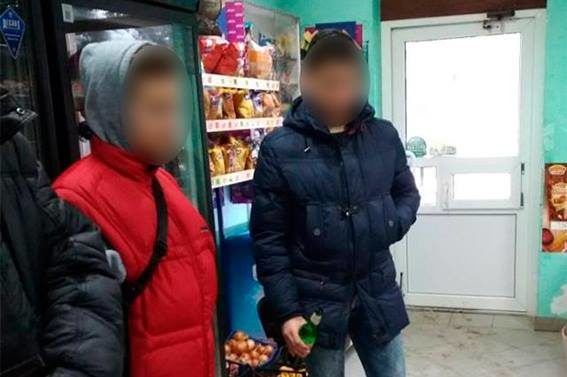 У Коломиї поліціянти викрили продаж алкоголю неповнолітнім (ФОТО)