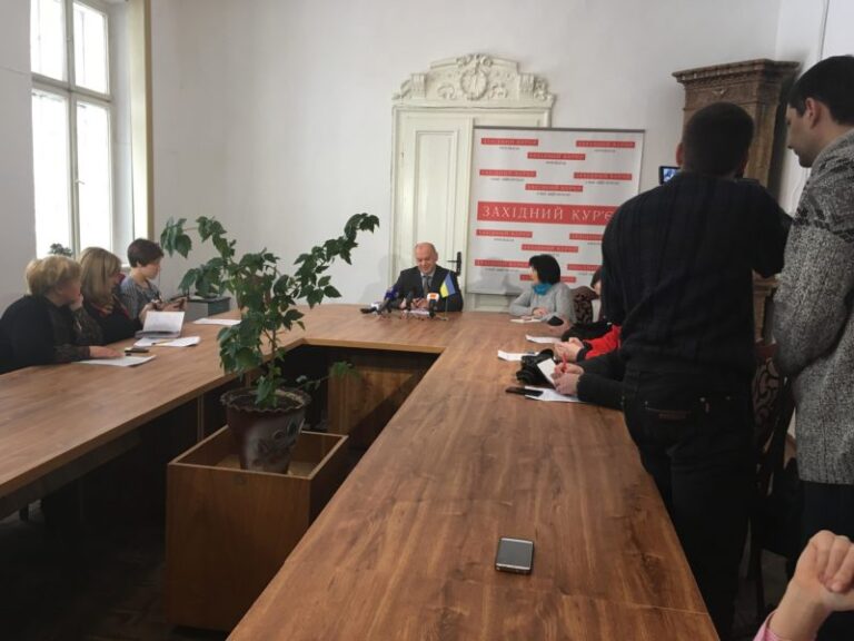 Довбенко відзвітував про рік діяльності у ВР