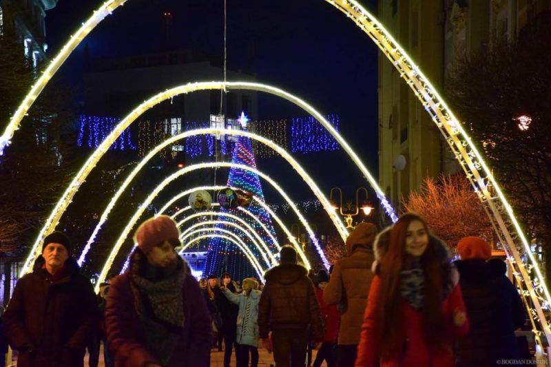 В “Міськсвітлі” розповіли, чому не купили новорічні арки у франківських ковалів