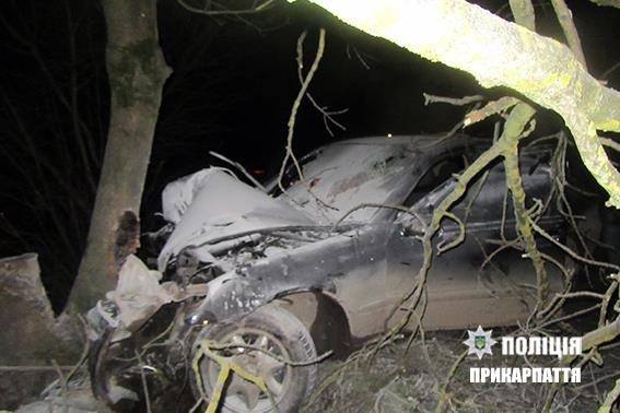 За вихідні на Прикарпатті дві людини загинуло в ДТП, дев’ять травмовані