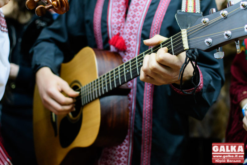 “Запалала в небі зірка”, – сім’я франківських музикантів записали чуттєву коляду (АУДІО)