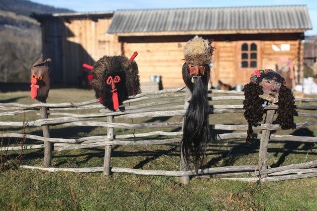 Як на Косівщині виготовляють містичні маски (ФОТО)