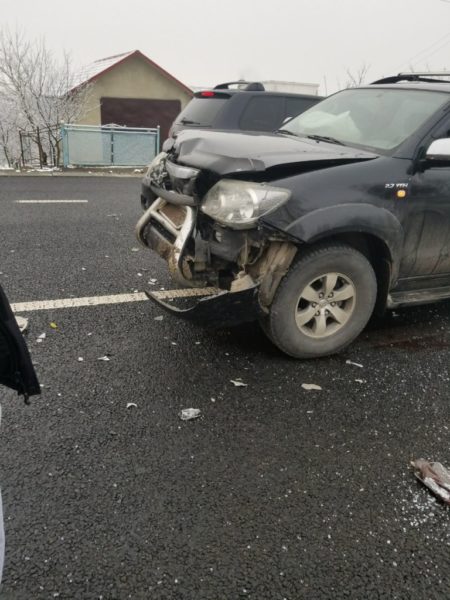 Поблизу Надвірної не роз’їхалися ВАЗ та Тойота, є травмовані (ФОТО)