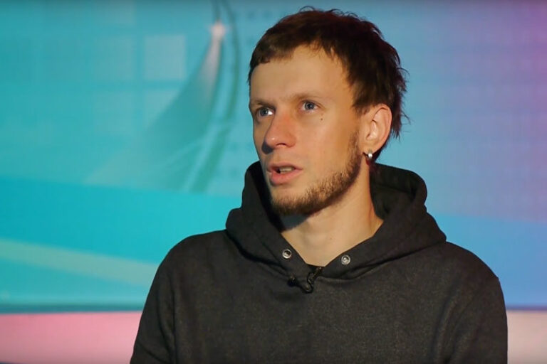 Франківський художник розповів, як люди реагують на створення муралів (ВІДЕО)