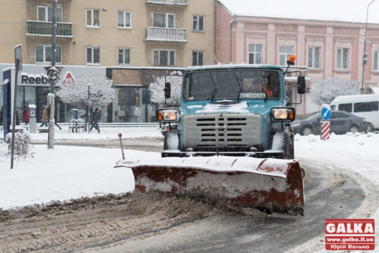 Директор МДК пояснив, чому у центрі міста утворилася багнюка
