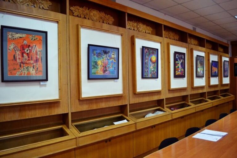 У міськраді виставили картини талановитих юних франківців (ФОТО)