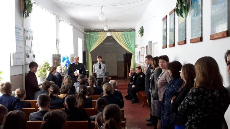 Керівництво прикарпатської поліції поспілкувалося зі школярами