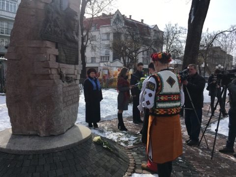 Під “Плине кача” у Франківську вшанували пам’ять Героїв Небесної Сотні (ФОТО)