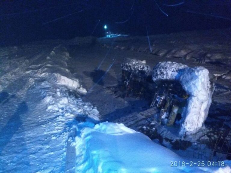 У Надвірній загинув водій внаслідок перекидання екскаватора: подробиці аварії (ФОТО)