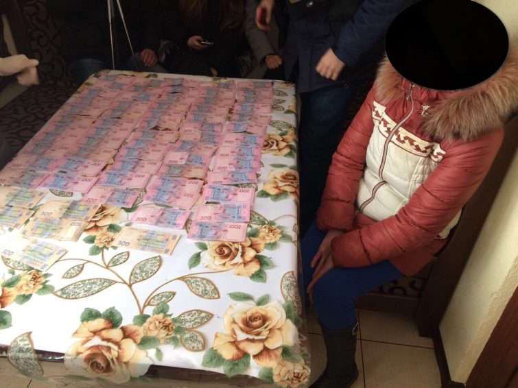 На Хмельниччині жінка за гроші здала свого сина “в оренду” жебракам