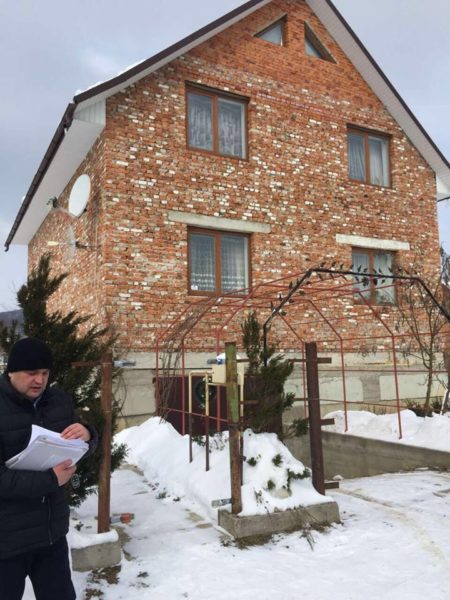 У двох прикарпатців, які не сплачували аліменти, арештували помешкання