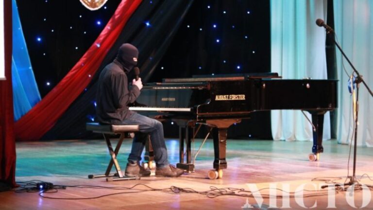 Piano Extremist зіграв у Франківську на підтримку онкохворого подружжя госпітальєрів (ФОТО)
