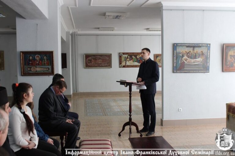 Прикарпатців кличуть на виставку давніх галицьких плащаниць (ФОТО)