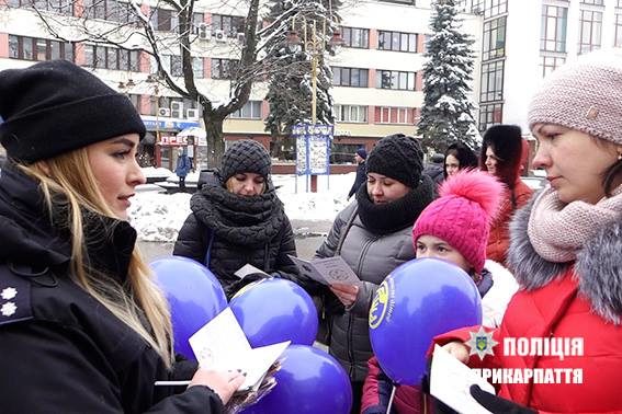“З любов’ю до дітей”. Поліція провела акцію до Дня Валентина (ФОТО)