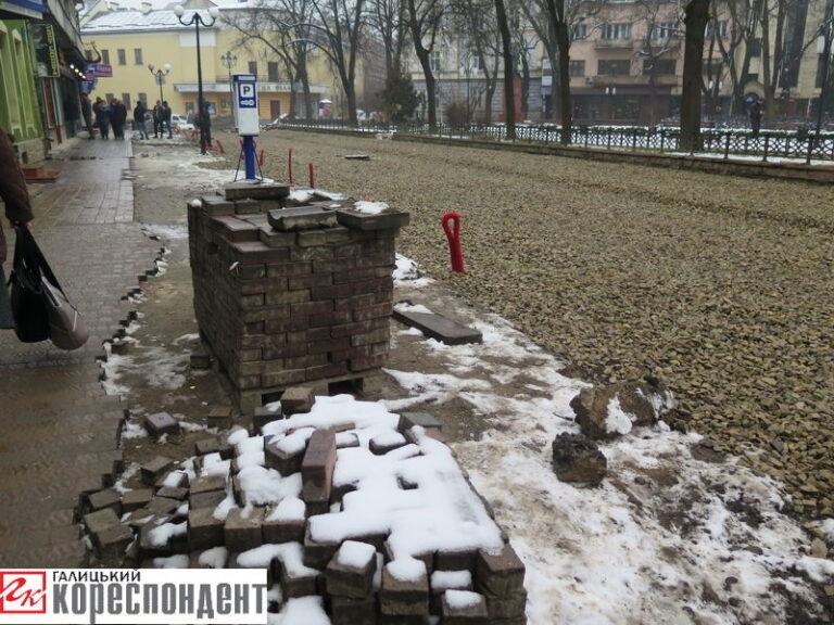 Площу Міцкевича залиють бетоном та встелять гранітом