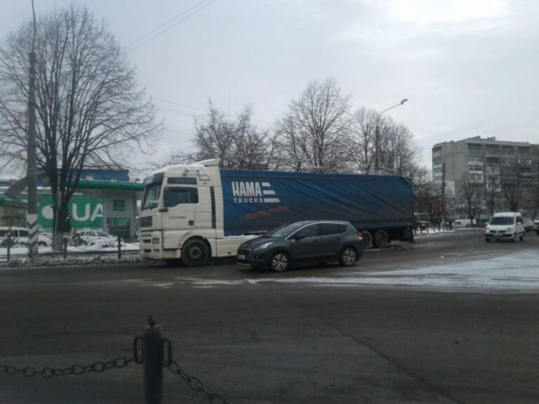 На Мазепи тягач загубив свій причіп (ФОТО)