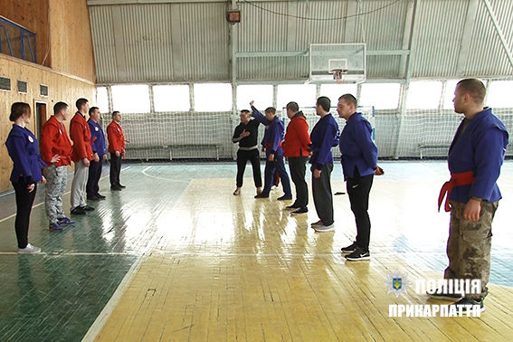 Прикарпатські поліціянти показали, як вміють стріляти та битися (ФОТО)