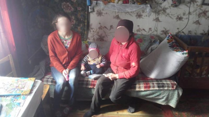 2-річний хлопчик і 16-річна дівчинка з Прикарпаття живуть у жахливих умовах (ФОТО)