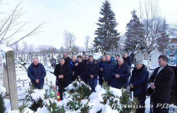 Ветерани-афганці Прикарпаття відвідали могили бойових побратимів (ФОТОФАКТ)