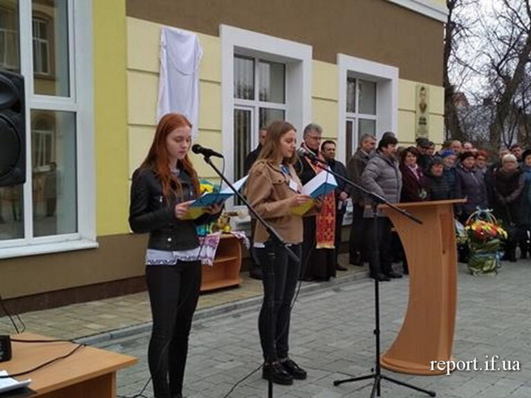 У Франківську встановили пам’ятну дошку атовцю Олегу Басарабу (ФОТО)