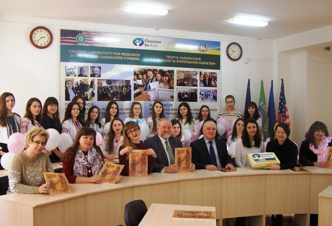 У франківському коледжі за підтримки партнерів зі США відкрили творчу лабораторію