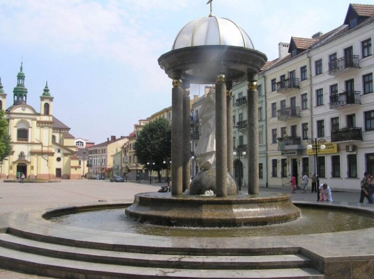 Івано-Франківськ потрапив у ТОП-10 найкрасивіших міст України (ФОТО)