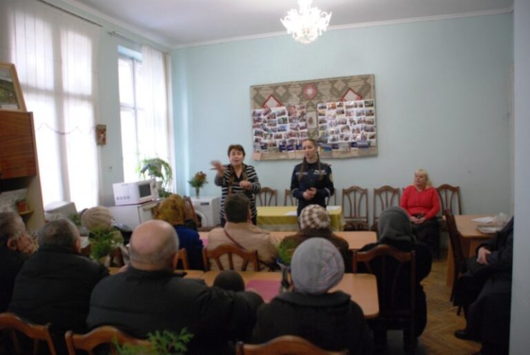 Франківські рятувальники навчали нечуючих людей безпечної поведінки