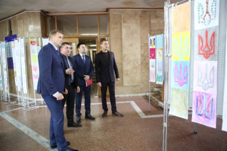 Добровольці своєю мужністю та силою духу показали приклад служіння Україні, – Гончарук
