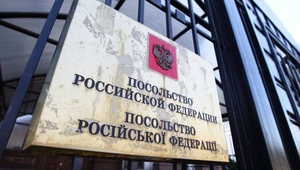 Україна видворяє 13 російських дипломатів