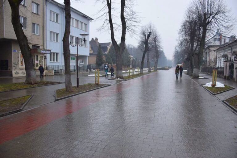 “Хто хоче малювати – в Івано-Франківську  багато  художніх шкіл”, – Марцінків про вандалізм у центрі міста
