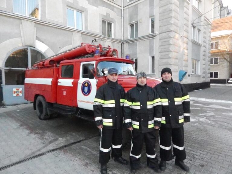У Франківську жінка з інвалідністю впала у своїй квартирі, піднятись допомагали МАРСіани