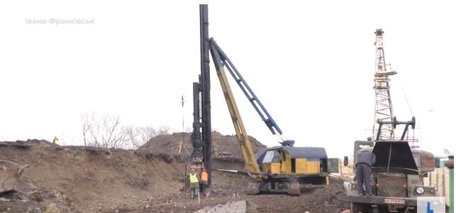 Будівництво моста на Пасічну перейшло на інший бік Бистриці (ВІДЕО)