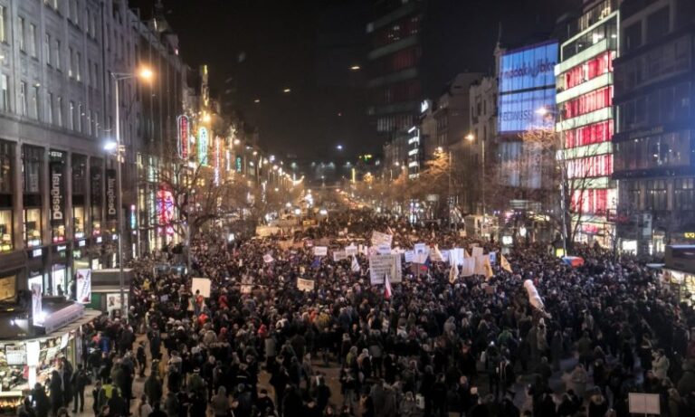 Тисячі чехів протестували проти призначення комуніста на високу посаду
