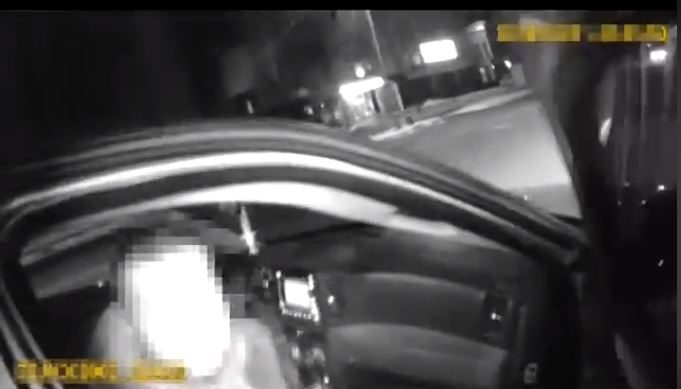 Машина без водія. П’яний керманич сховався від патрульних (ВІДЕО)