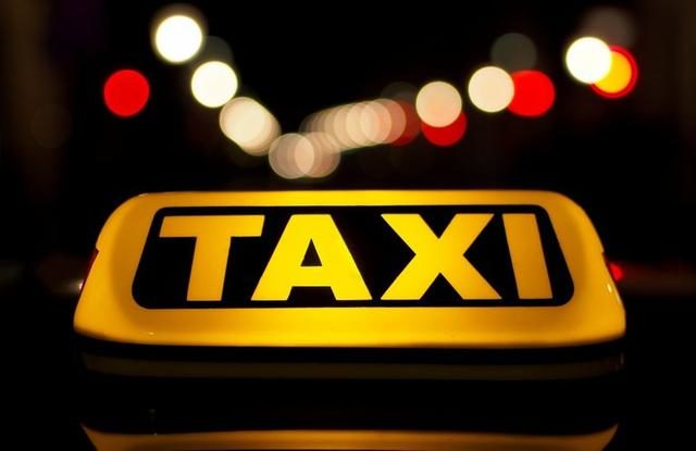 В місті запрацювало “Соціальне таксі”. Хто і як може ним скористатися