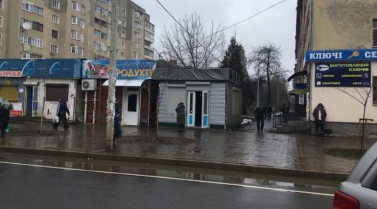 У міській архітектурі повідомили, що новий МАФ на місці з’єднання обох бульварів – законний (ФОТО)
