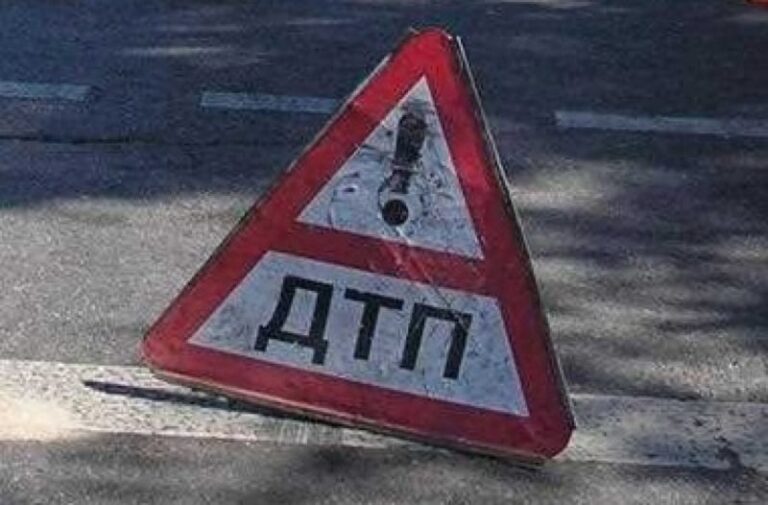 У Криму поїзд зіткнувся з маршруткою, є загиблі