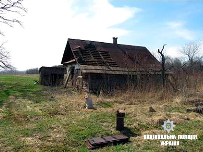 Прикарпатця спіймали, коли він крав бляху з будинку (ФОТО)