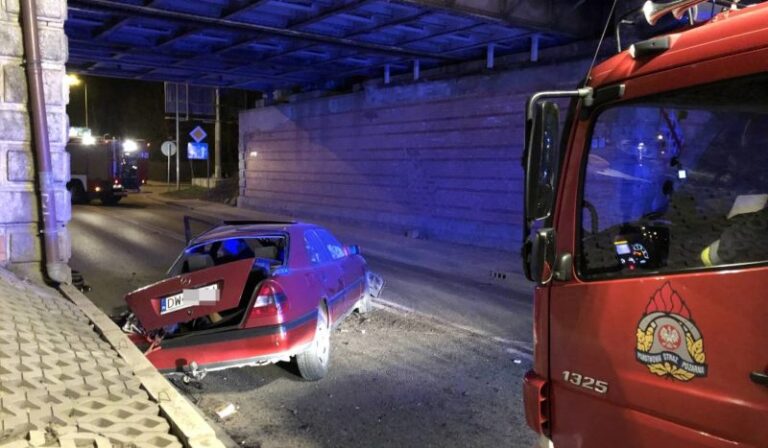 У Вроцлаві автомобіль з українцями потрапив у аварію, є постраждалі (ФОТО)